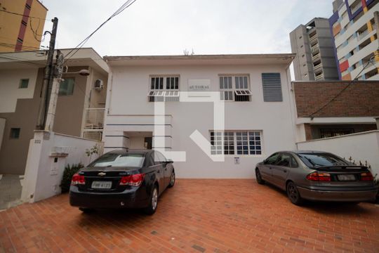 Fachada de casa à venda com 4 quartos, 175m² em Vila Itapura, Campinas