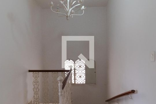 Corredor de casa à venda com 4 quartos, 175m² em Vila Itapura, Campinas