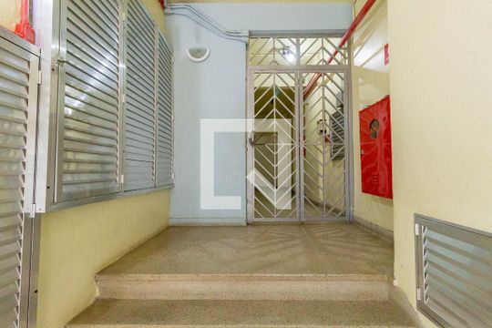 Entrada de apartamento à venda com 2 quartos, 74m² em Liberdade, São Paulo