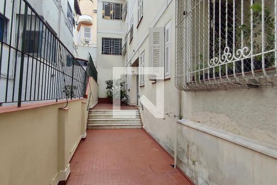 Fachada interna  de kitnet/studio à venda com 1 quarto, 42m² em Jardim Botânico, Rio de Janeiro