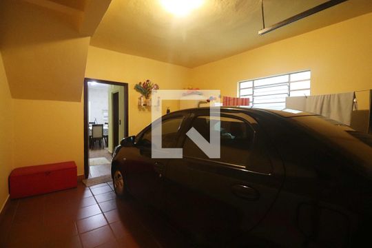 Garagem de casa à venda com 4 quartos, 395m² em Vila Curuca, Santo André