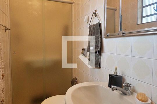 Banheiro da Suíte de casa à venda com 4 quartos, 395m² em Vila Curuca, Santo André
