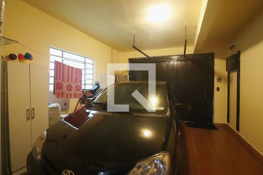 Garagem de casa à venda com 4 quartos, 395m² em Vila Curuca, Santo André