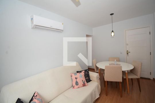 Sala de apartamento à venda com 2 quartos, 61m² em Irajá, Rio de Janeiro