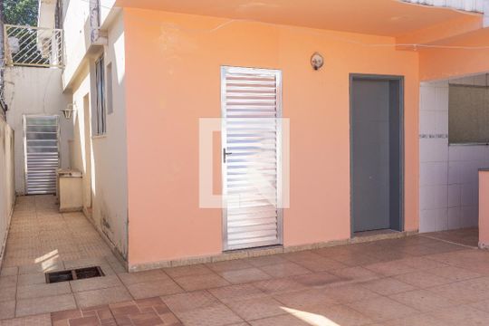 Quintal de casa à venda com 4 quartos, 366m² em Jardim Vera Cruz, São Paulo