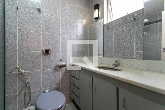 Banheiro da Suíte de apartamento à venda com 4 quartos, 248m² em Ouro Preto, Belo Horizonte