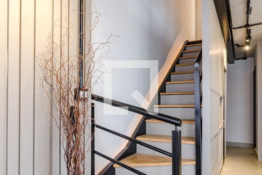 Escada de apartamento à venda com 1 quarto, 110m² em Cerqueira César, São Paulo