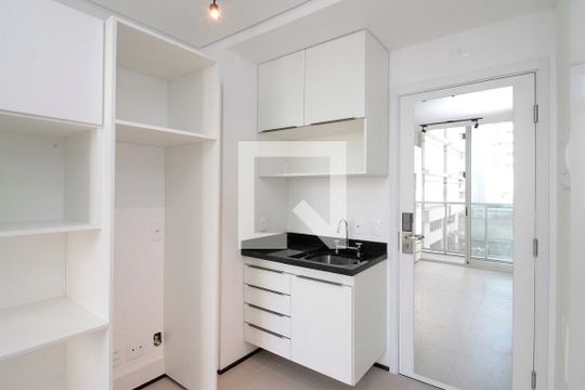 Cozinha de kitnet/studio para alugar com 1 quarto, 18m² em Consolação, São Paulo