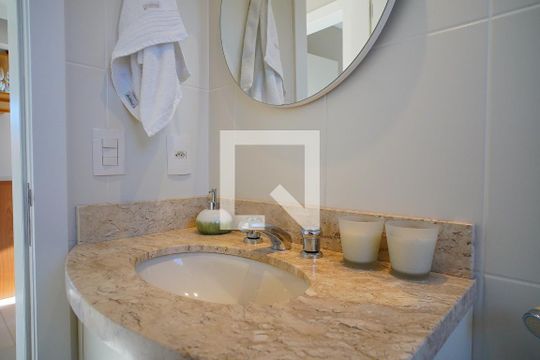 Banheiro Corredor de apartamento para alugar com 2 quartos, 73m² em Santa Cecília, Porto Alegre