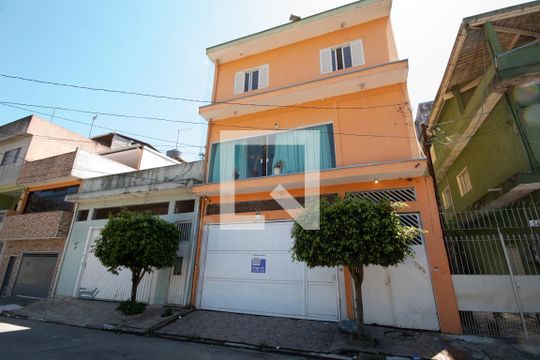 Fachada de casa à venda com 3 quartos, 200m² em Santa Maria, Osasco