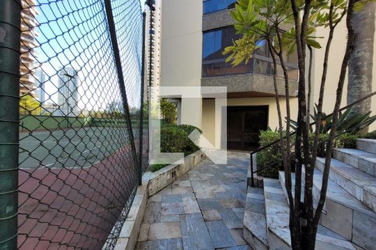 Área comum de apartamento à venda com 4 quartos, 226m² em Vila Suzana, São Paulo
