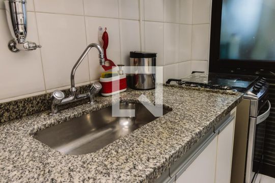 Cozinha Pia de apartamento para alugar com 2 quartos, 58m² em Vila Pompéia, São Paulo