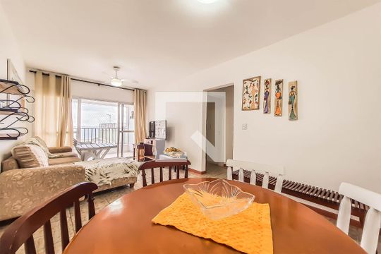 Sala de apartamento para alugar com 2 quartos, 84m² em Vila Alzira, Guarujá