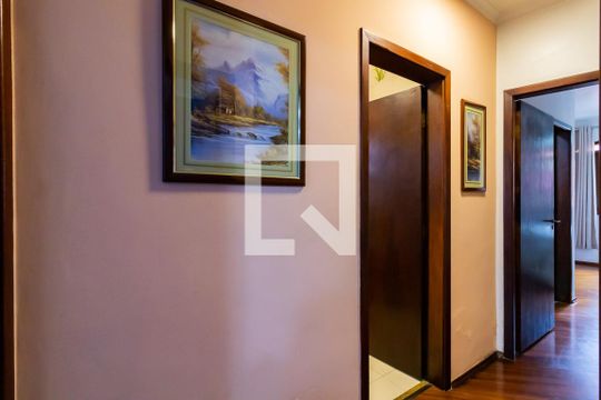 Corredor de casa à venda com 3 quartos, 220m² em Jardim Vergueiro, São Paulo