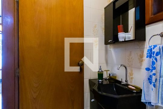 Lavabo de casa à venda com 3 quartos, 220m² em Jardim Vergueiro, São Paulo
