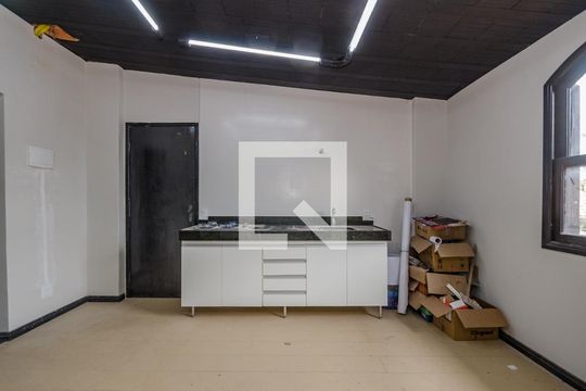 Sala - Cozinha de kitnet/studio para alugar com 1 quarto, 32m² em Caiçaras, Belo Horizonte