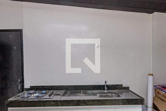 Sala - Cozinha de kitnet/studio para alugar com 1 quarto, 32m² em Caiçaras, Belo Horizonte