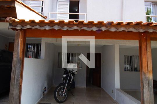 Fachada de casa de condomínio para alugar com 2 quartos, 65m² em Parada Xv de Novembro, São Paulo