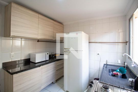 Cozinha de casa de condomínio para alugar com 2 quartos, 65m² em Parada Xv de Novembro, São Paulo