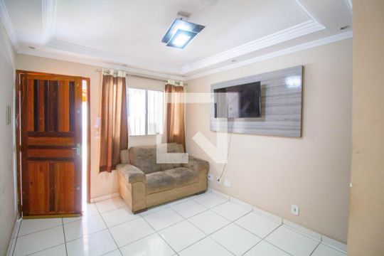 Sala de casa de condomínio para alugar com 2 quartos, 65m² em Parada Xv de Novembro, São Paulo