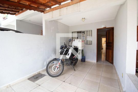 Garagem de casa de condomínio para alugar com 2 quartos, 65m² em Parada Xv de Novembro, São Paulo