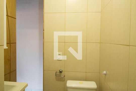 Banheiro de casa de condomínio para alugar com 2 quartos, 65m² em Parada Xv de Novembro, São Paulo