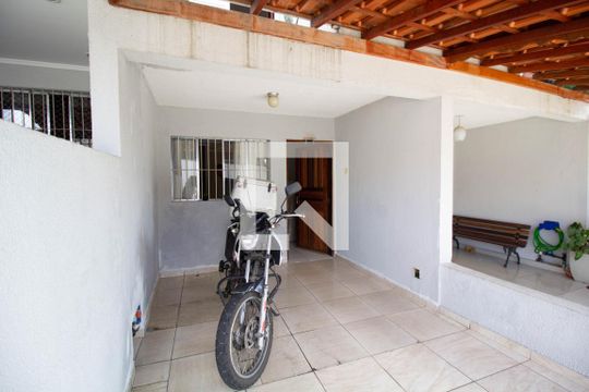 Garagem de casa de condomínio para alugar com 2 quartos, 65m² em Parada Xv de Novembro, São Paulo