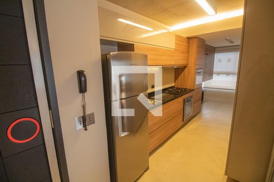 Cozinha de apartamento para alugar com 1 quarto, 70m² em Jardim das Acácias, São Paulo