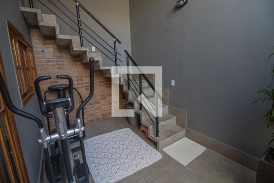 Academia de casa para alugar com 3 quartos, 225m² em Várzea de Baixo, São Paulo