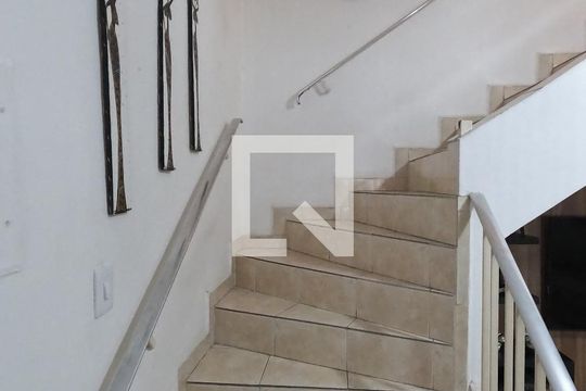 Sala de casa à venda com 4 quartos, 135m² em Vila Adelaide Perella, Guarulhos