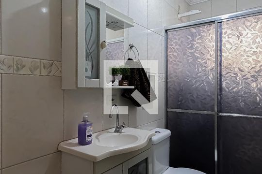 Banheiro 1 de casa à venda com 4 quartos, 135m² em Vila Adelaide Perella, Guarulhos