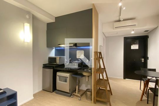 Cozinha de kitnet/studio para alugar com 1 quarto, 34m² em Alphaville Industrial, Barueri