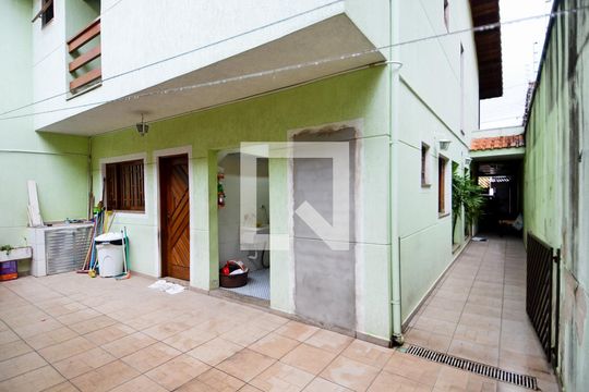 Corredor Lateral  de casa à venda com 4 quartos, 330m² em Vila Francisco Mineiro, Guarulhos