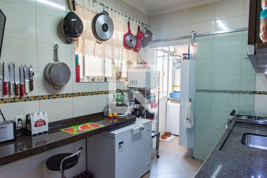 Cozinha de apartamento à venda com 2 quartos, 87m² em Vila Dom Pedro I, São Paulo