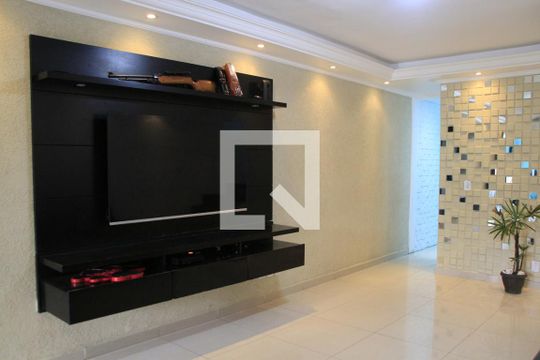 Sala de casa à venda com 3 quartos, 120m² em Vila Carmosina, São Paulo