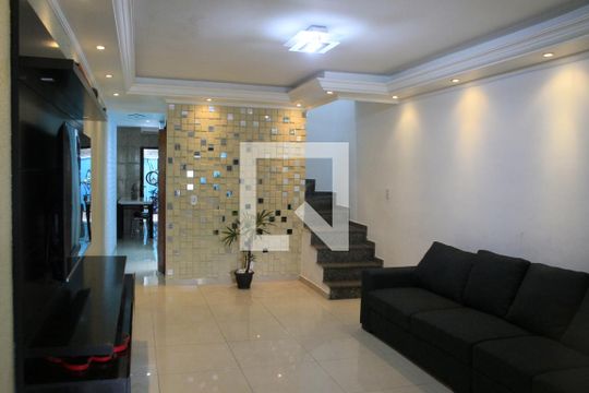 Casa à venda com 3 quartos, 120m² em Vila Carmosina, São Paulo