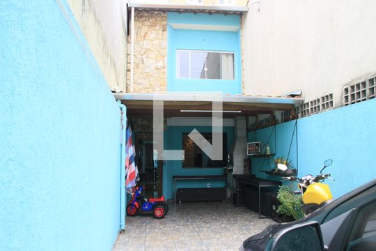 Garagem de casa à venda com 3 quartos, 120m² em Vila Carmosina, São Paulo