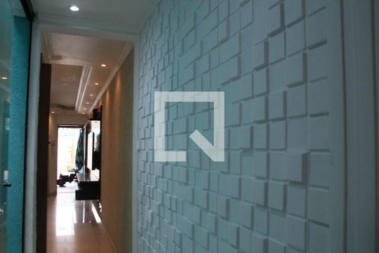 Corredor de casa à venda com 3 quartos, 120m² em Vila Carmosina, São Paulo