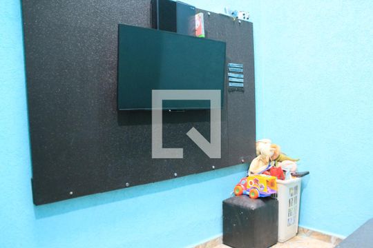 Sala 2 de casa à venda com 3 quartos, 120m² em Vila Carmosina, São Paulo
