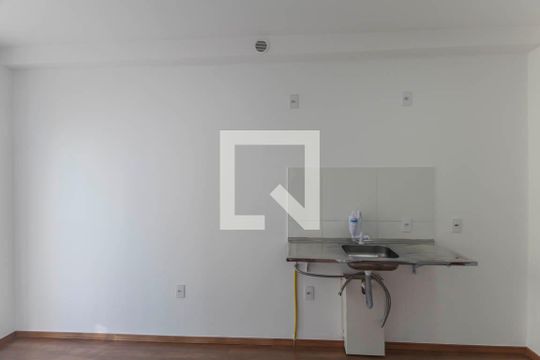 Sala/Cozinha de apartamento à venda com 1 quarto, 28m² em Vila Tolstoi, São Paulo