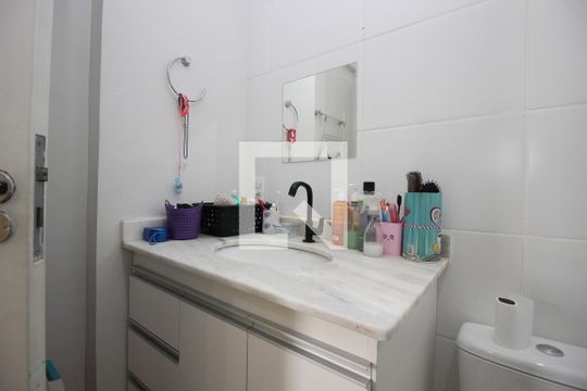 Banheiro Social de apartamento à venda com 2 quartos, 50m² em Taguatinga Norte (taguatinga), Brasília
