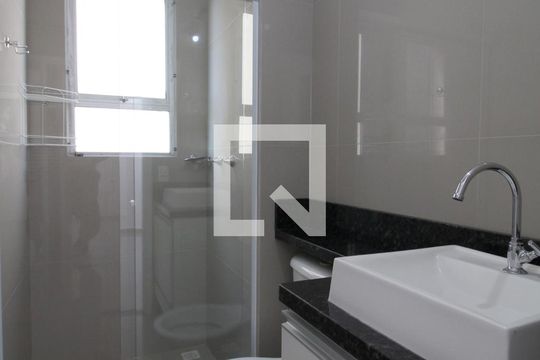 Banheiro  de apartamento para alugar com 2 quartos, 50m² em Parque Campolim, Sorocaba