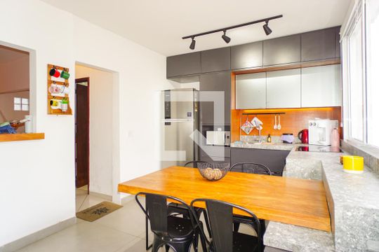 Cozinha e Área de Serviço de apartamento para alugar com 3 quartos, 297m² em Barra da Tijuca, Rio de Janeiro