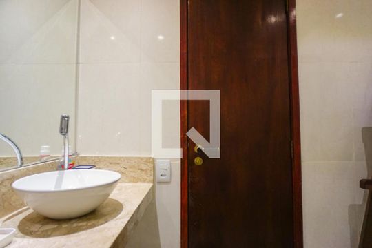 Banheiro Social de apartamento para alugar com 3 quartos, 297m² em Barra da Tijuca, Rio de Janeiro