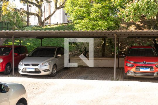 Garagem de apartamento à venda com 1 quarto, 43m² em Jardim Itu Sabará, Porto Alegre