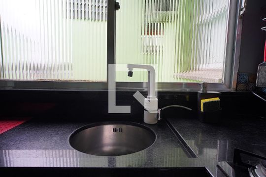 Cozinha de apartamento à venda com 1 quarto, 42m² em Jardim Carvalho, Porto Alegre
