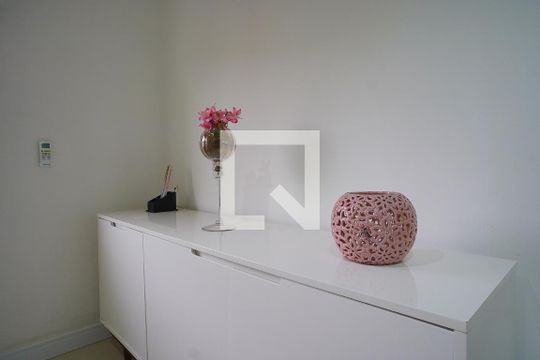 Sala de apartamento à venda com 1 quarto, 42m² em Jardim Carvalho, Porto Alegre
