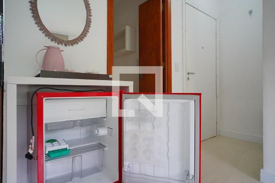 Sala de apartamento à venda com 1 quarto, 42m² em Jardim Carvalho, Porto Alegre