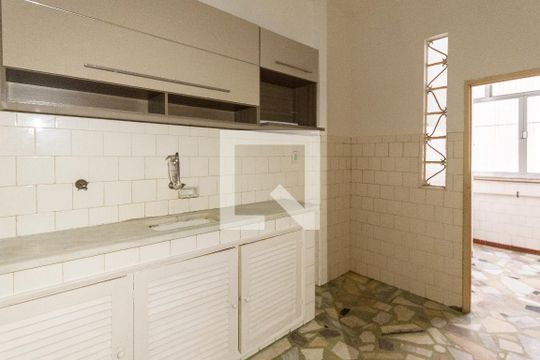 Cozinha de apartamento para alugar com 2 quartos, 100m² em Grajaú, Rio de Janeiro