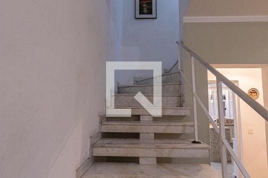 Escada de casa à venda com 3 quartos, 200m² em Chácara Santo Antônio (zona Leste), São Paulo